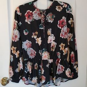 Chelsea & Theodore Floral Top Med